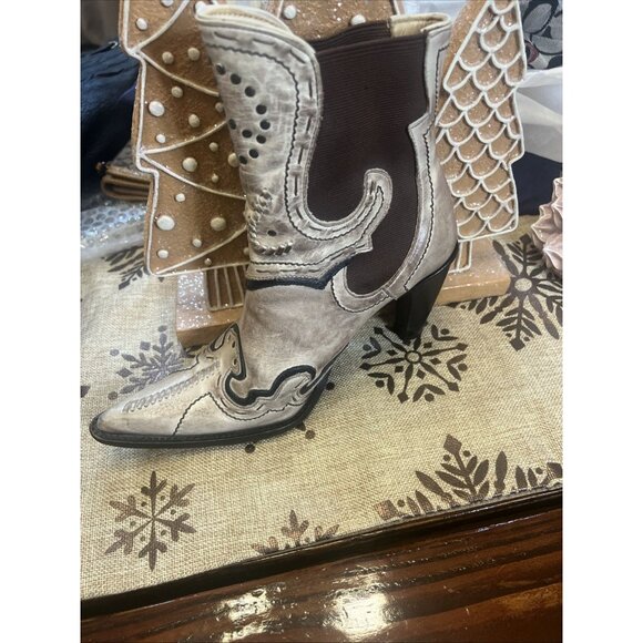 Charlie 1 Horse Heavy Stitched Leather Studded Cowboy Boots, Size 7B - Picture 3 of 13